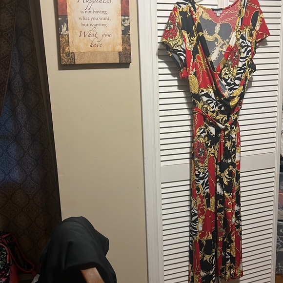 A woman dress - Picture 2 of 5